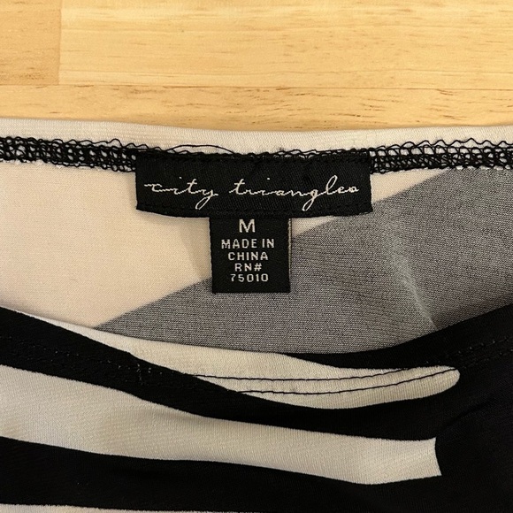 City Triangles Dress/Medium - Picture 4 of 6